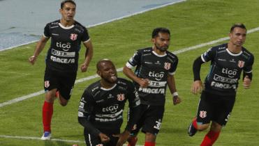 Independiente sigue en la pelea