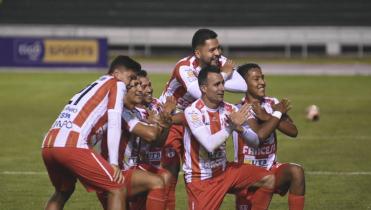 Independiente vuelve a asomarse a la cima