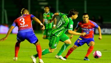 La U en problemas recibe a Oriente