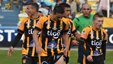 Los extranjeros luchan