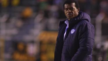 Martínez sigue, Uribe no