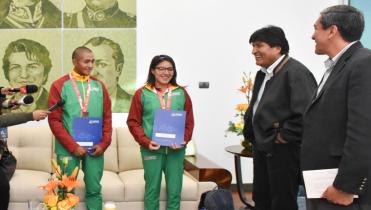 Morales apoya a Castro y Basco