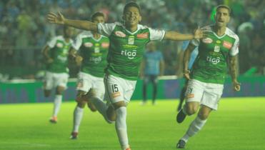 Oriente le ganó a Blooming 