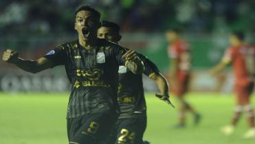 Oriente Petrolero pasa al frente