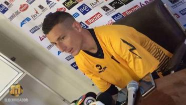 Pablo mira al frente