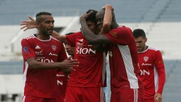 Pari defiende el liderato