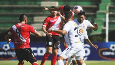 Real Santa Cruz a flote