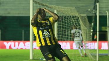 Real Santa Cruz derrota al Tigre