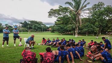 Royal Pari juega amistoso internacional