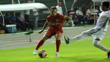 Royal Pari quiere renovar con Lizio y Vargas