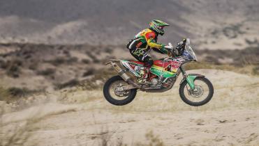 Salvatierra se retrasa 