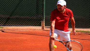 Santa Cruz domina en tenis