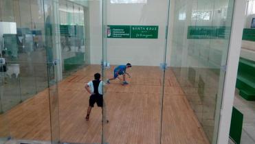 Santa Cruz pisa fuerte en raquet