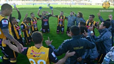 Santa goleada al cielo