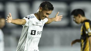 Santos Superó a The Strongest 