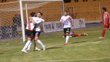 Sufriendo y con otro chasco arbitral