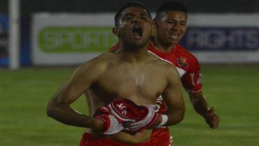  Triunfo ajustado