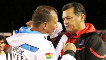 Universitario demanda