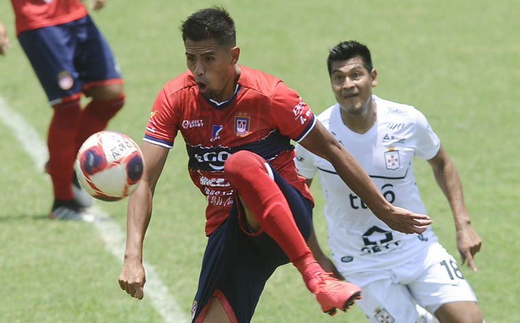 Universitario enfrenta a Real Santa Cruz