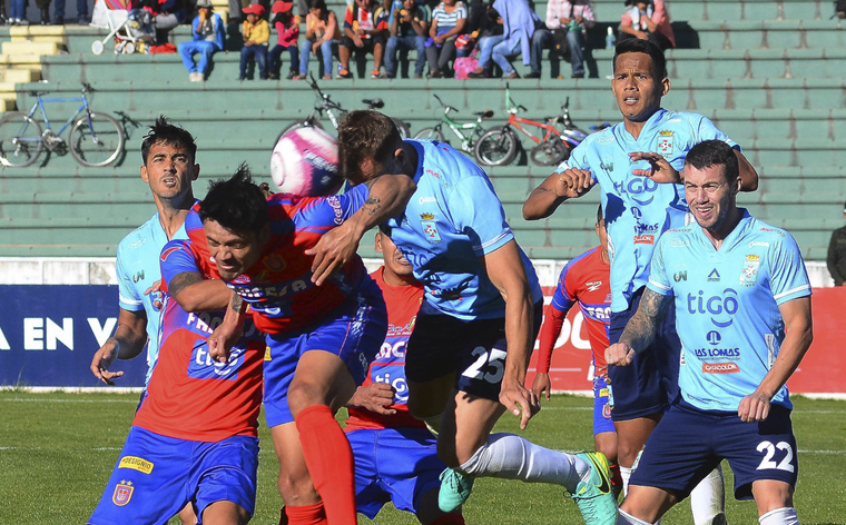 Universitario salió de pobre