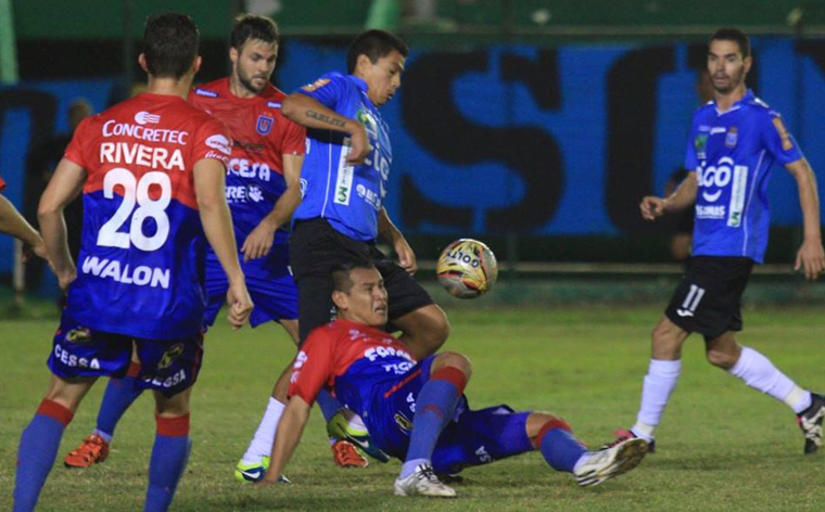 Universitario y Blooming en Sucre