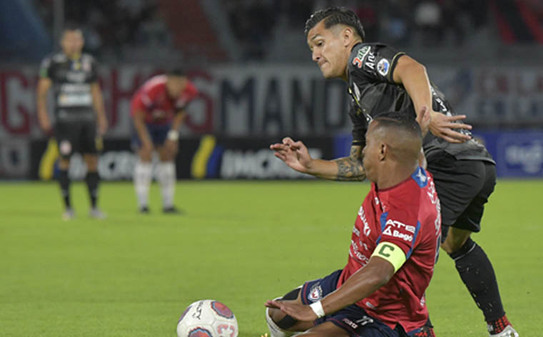 Vencido por un triplete 